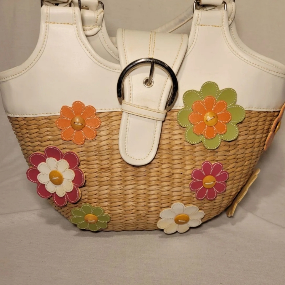 Adorable Basket Floral Purse - Picture 6 of 8